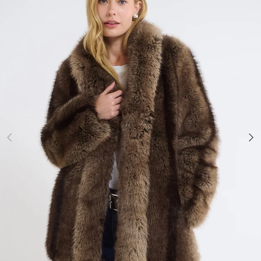 Luxurious Brown Faux Fur Coat - Picture 2 of 4